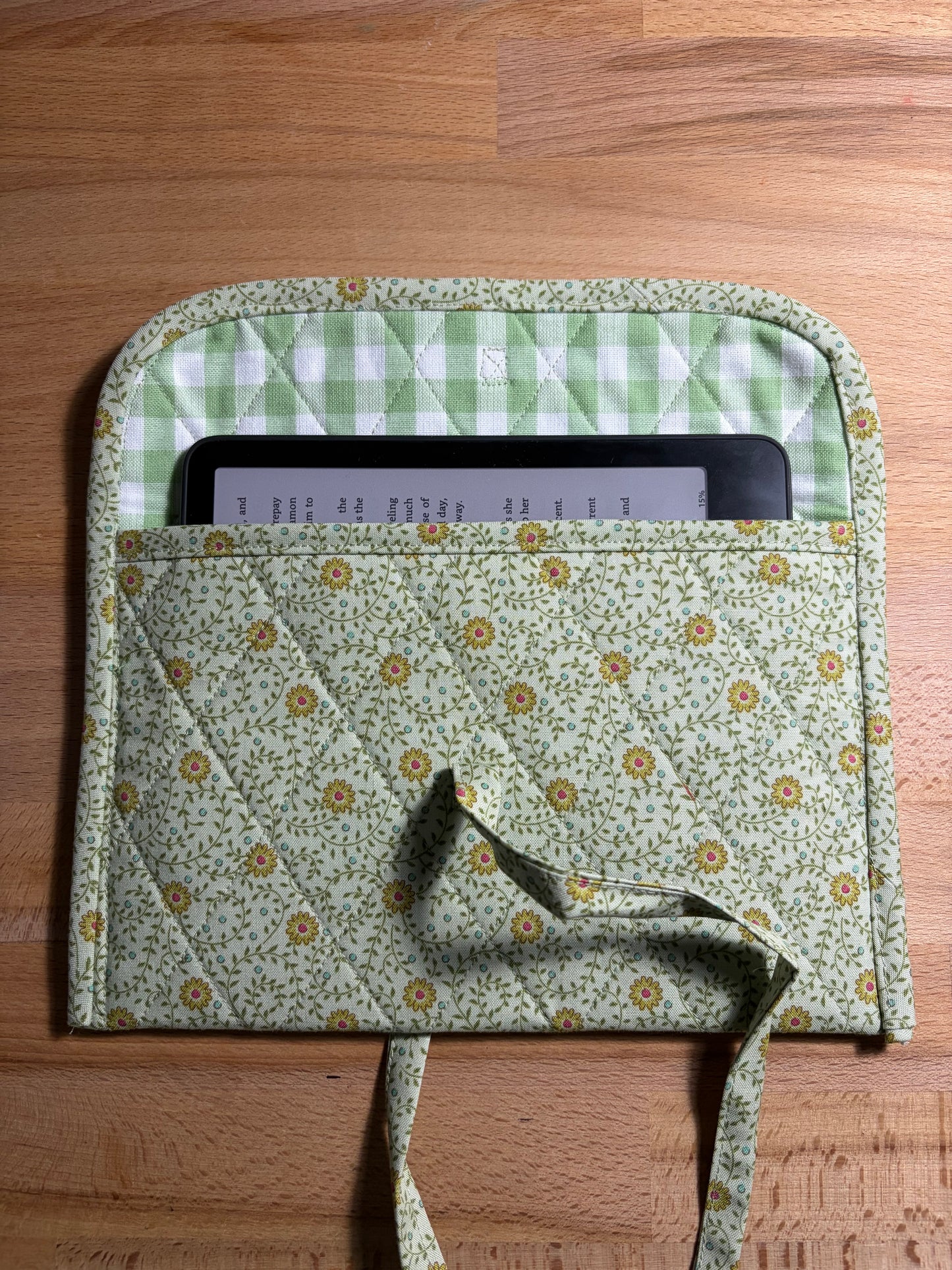 Green Daisy Print Kindle Sleeve