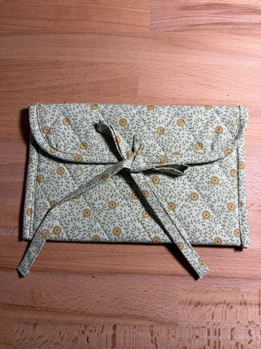 Green Daisy Print Kindle Sleeve