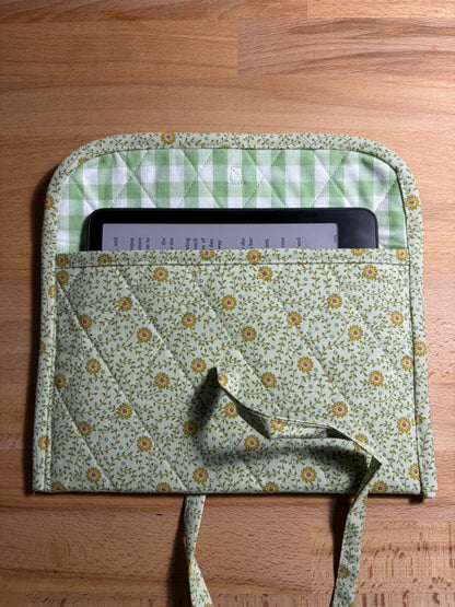 Green Daisy Print Kindle Sleeve